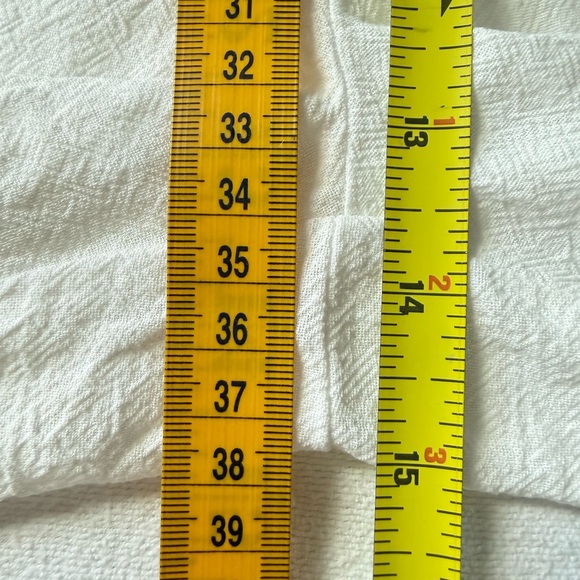 White harem pants crafted from 100% breathable cotton, with lace at the ankles. - Picture 9 of 15